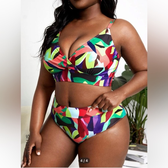🍉Shein plus size all over print bikini swimsuit multi colour, 1X - Picture 4 of 8
